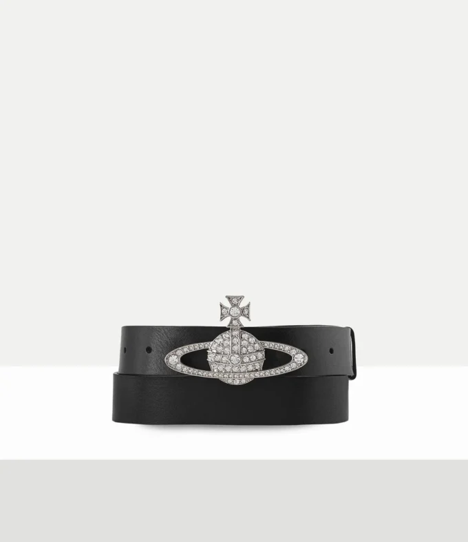 Cinturón con relieve medio.