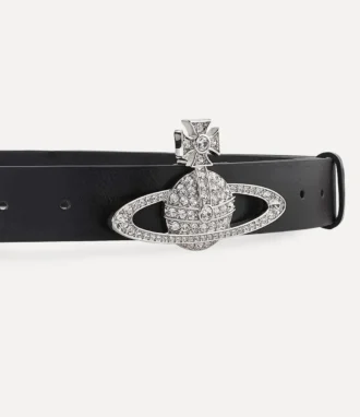 Cinturón con relieve medio.