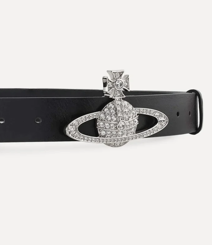 Cinturón con relieve medio.