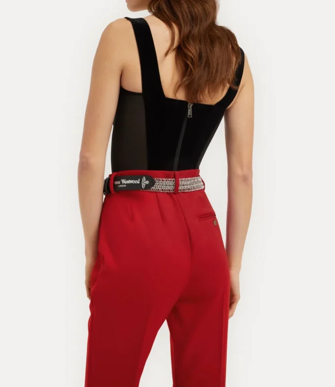 Cinturón de cuero con cadena