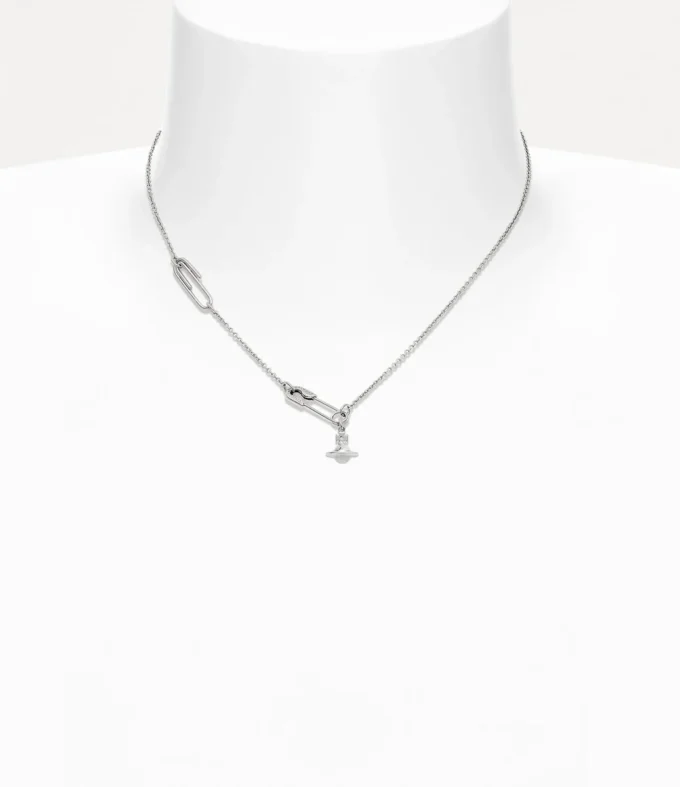 Collar con colgante de imperdible